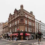 Sunny Corner Apartment In Center Of London