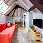 Sunny Loft In Center Of London