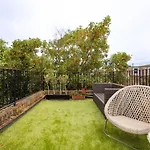 Cosy And Light Flat With A Roof Terrace In Chelsea