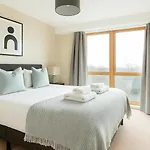 Smart Flat In A Quiet, Central & Convenient Location