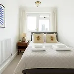 Canary Wharf Apartment With Balcony And Stunning Views