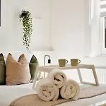 Two Bed Apartment By Livestay Short Lets & Serviced Accommodation London Near Oxford Circus