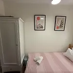 Unbeatable Location, Peaceful Cozy Flat