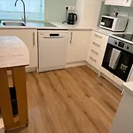 Unbeatable Location, Peaceful Cozy Flat