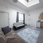Stylish Apartments - Steps From Hyde Park & Paddington Station