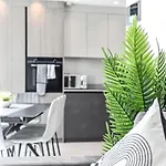Sleek And Modern 4Br Ultimate London Getaway
