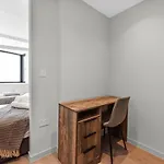 Sleek And Modern 4Br Ultimate London Getaway