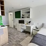 Chic Premium Studios At The Cube Greenwich