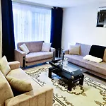 3Bed 2Bath House-Free Parking-Hi Speed Wifi-Garden-Entire Home-2Mins From Train Station