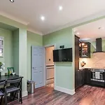 Stylish 2 Bedrooms Flat Sleeps 6 & Garden London Zone 2 Cls Central