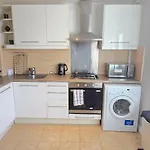 2 Bed House Near Canary Wharf