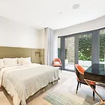 Holland Park 3 Bedroom Apartment