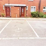 3Bed 2Bath House-Free Parking-Hi Speed Wifi-Garden-Entire Home-2Mins From Train Station