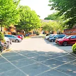 3Bed 2Bath House-Free Parking-Hi Speed Wifi-Garden-Entire Home-2Mins From Train Station