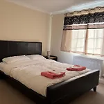 2-Bedroom Flat, South Wimbledon