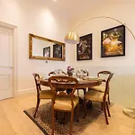 Paddington 7-Bed 13-Guest Massive House W Patio