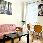 Stylish 2 Bedroom Apartment By Ali