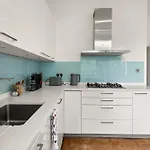 Prime 2 Bedroom Apt, Kensington Garden Square View