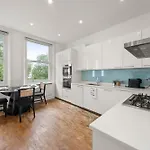 Prime 2 Bedroom Apt, Kensington Garden Square View