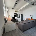 Modern 2Bed Warehouse Conversion Apartment For 6 People - London