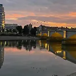 The Plush Putney Apartment - 2 Bed - 2 Bath - Ground Floor Apt