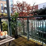 Modern 2 Bed Flat In East London