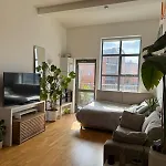 Cosy Private Room With Shared Bathroom Facilities
