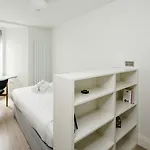 Stylish 2 Bedroom / 2 Bath In Notting Hill