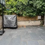Stylish 2 Bedroom / 2 Bath In Notting Hill