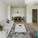 Stylish 2 Bedroom / 2 Bath In Notting Hill