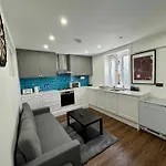 2 Bedroom Luxury Flat In Euston