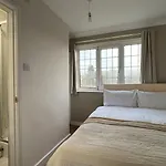 Homely 5-Bed Near 02 Arena & Greenwich With Free Parking And A Large Garden