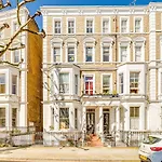 Central, 3 Minute Walk From Nearest Tube
