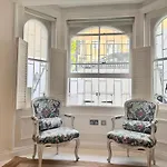 2 Min Walk To Portobello Road