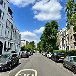 2 Min Walk To Portobello Road
