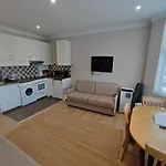 Beautiful Apartment Ac Up To Six,12 Min By Tube From Oxford Street,Ac