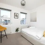 Camden Town 1-Min To Station Sleeps 5