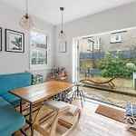Beautiful Victorian Flat With Private Garden - Parking Available