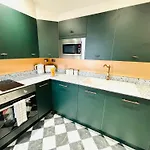 London 99 Apartment, Top Trendy Location