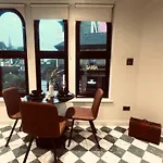 London 99 Apartment, Top Trendy Location