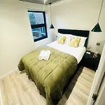 London 99 Apartment, Top Trendy Location