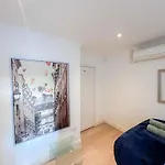 2-Bedroom Flat In Embankment A Short Walk Away To Trafalgar Square Near Big Ben, London Eye