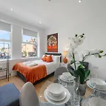 Central & Charming Studio London - 2