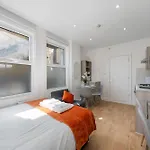 Central & Charming Studio London - 1