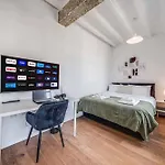 Huge Luxe 85Inch Cinema Flat With Balcony And Parking