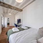 Huge Luxe 85Inch Cinema Flat With Balcony And Parking