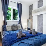 Bright Modern Suite In Elephant & Castle