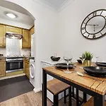 Bright Modern Suite In Elephant & Castle
