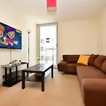 Comfortable 2 Bedroom Flat With Great View Near Canary Wharf