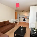 Comfortable 2 Bedroom Flat With Great View Near Canary Wharf